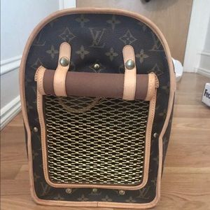 Authentic Louis Vuitton Chien 40 carrier